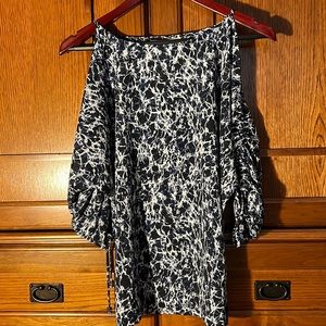 EUC MICHAEL Michael Kors Cold shoulder top with Ruched sleeve metal MK beads